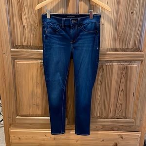 Super-stretch legging-fit jean